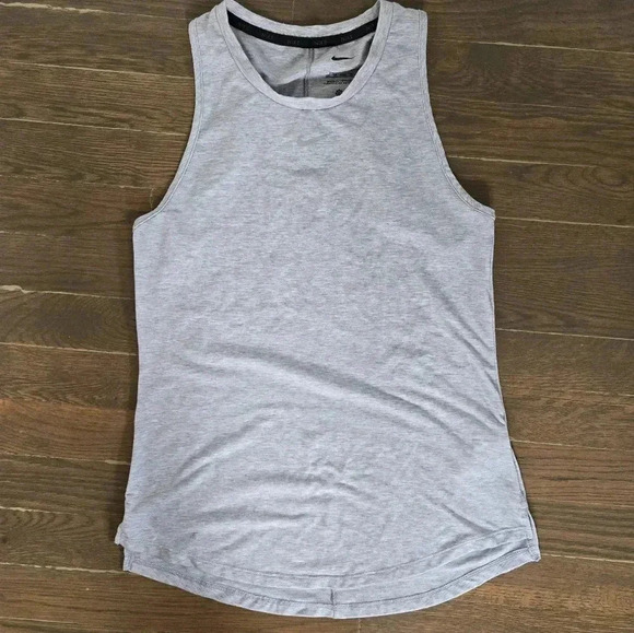 Nike Dri-Fit workout set Grey tank top Capri leggings sz S and M - Picture 2 of 12